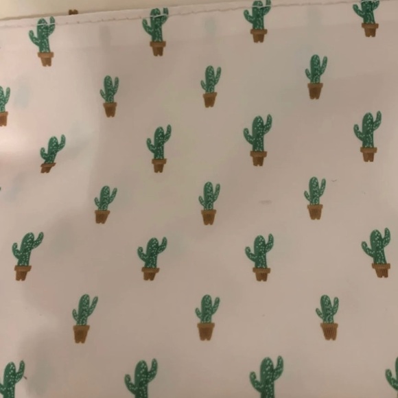 Toiletry bag - Picture 3 of 3